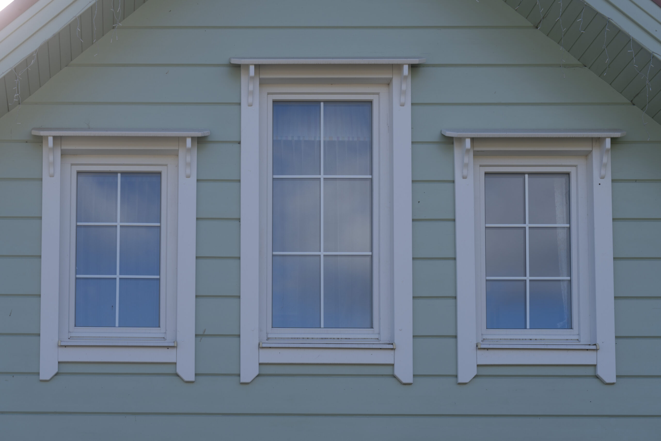 Окна для дома из клееного бруса